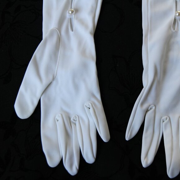 Long White Gloves 22 Inches (56 cm) with Elegant Pearl Buttons - Picture 6 of 11